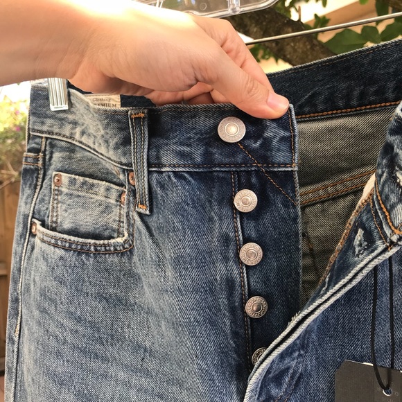 NWT Levi’s 501 Original Cropped and Distressed - Picture 8 of 8